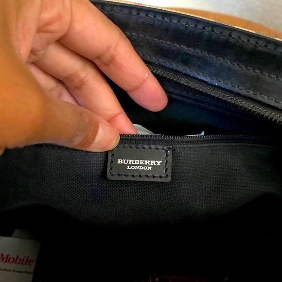Authentic Burberry Shoulder bag It's Not 30$ Pls Don't Accept Offer - Picture 5 of 8